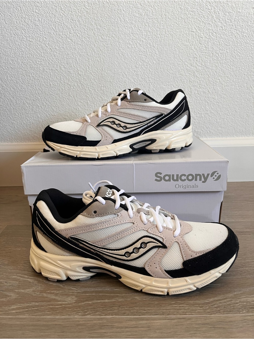 Saucony White Black Gray Men's Athletic Sneakers